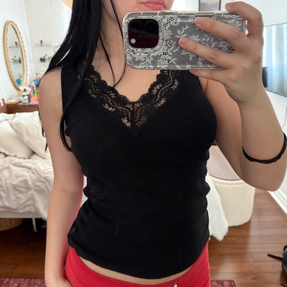 Vintage Contemporaine Black Camisole with Lace Detail 🐈‍⬛